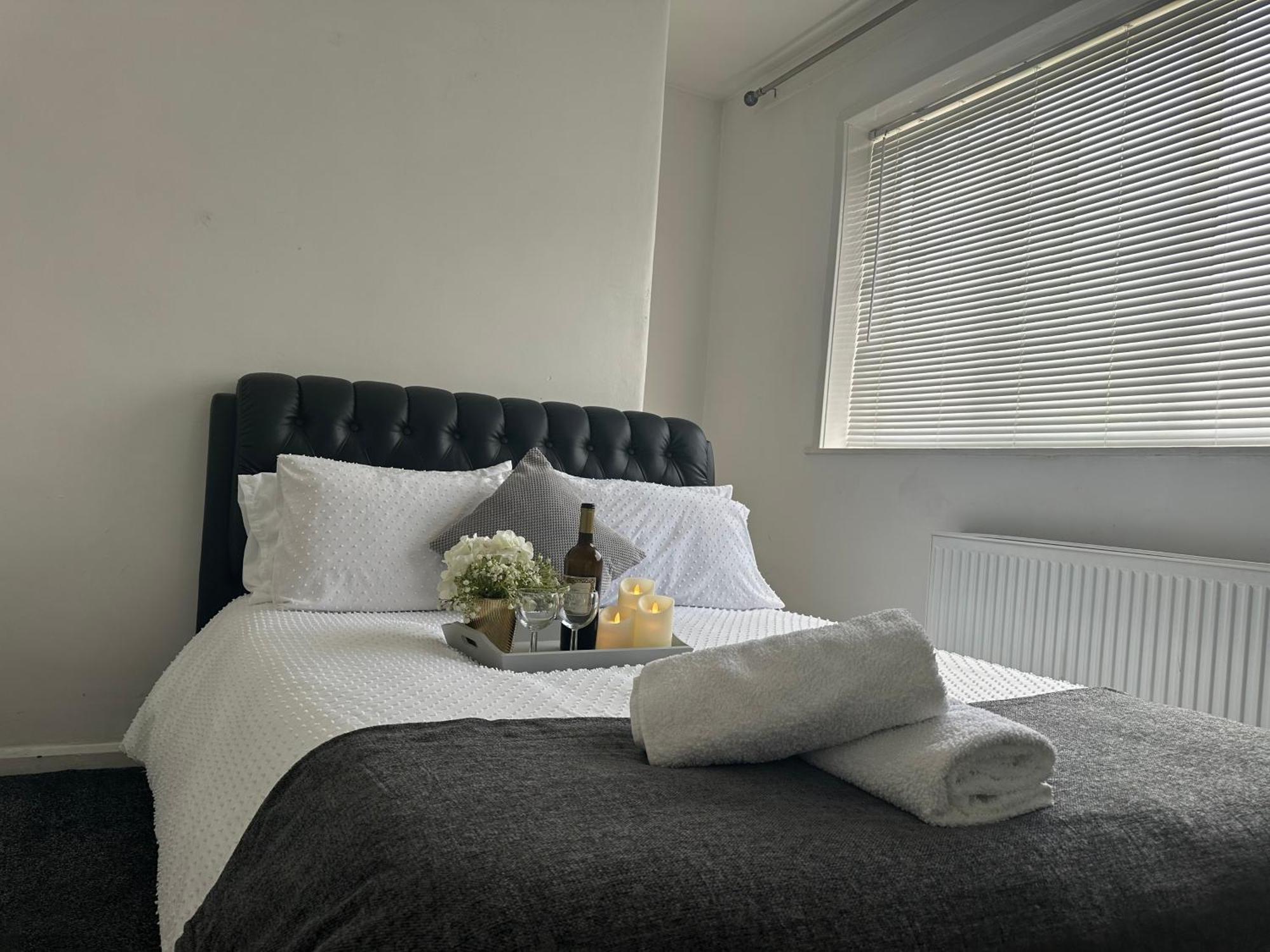 Experience London With Easy Villa บรอมลีย์ ภายนอก รูปภาพ